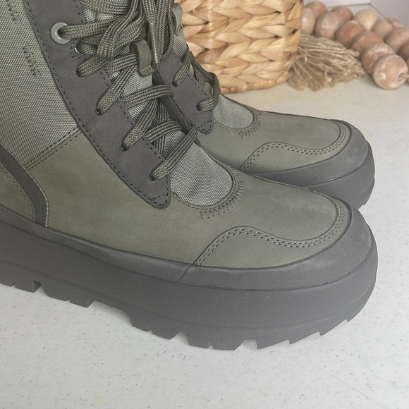 UGG Women's The Ugg Lug Boot: Color Moss Green Sz 7 - Picture 10 of 12